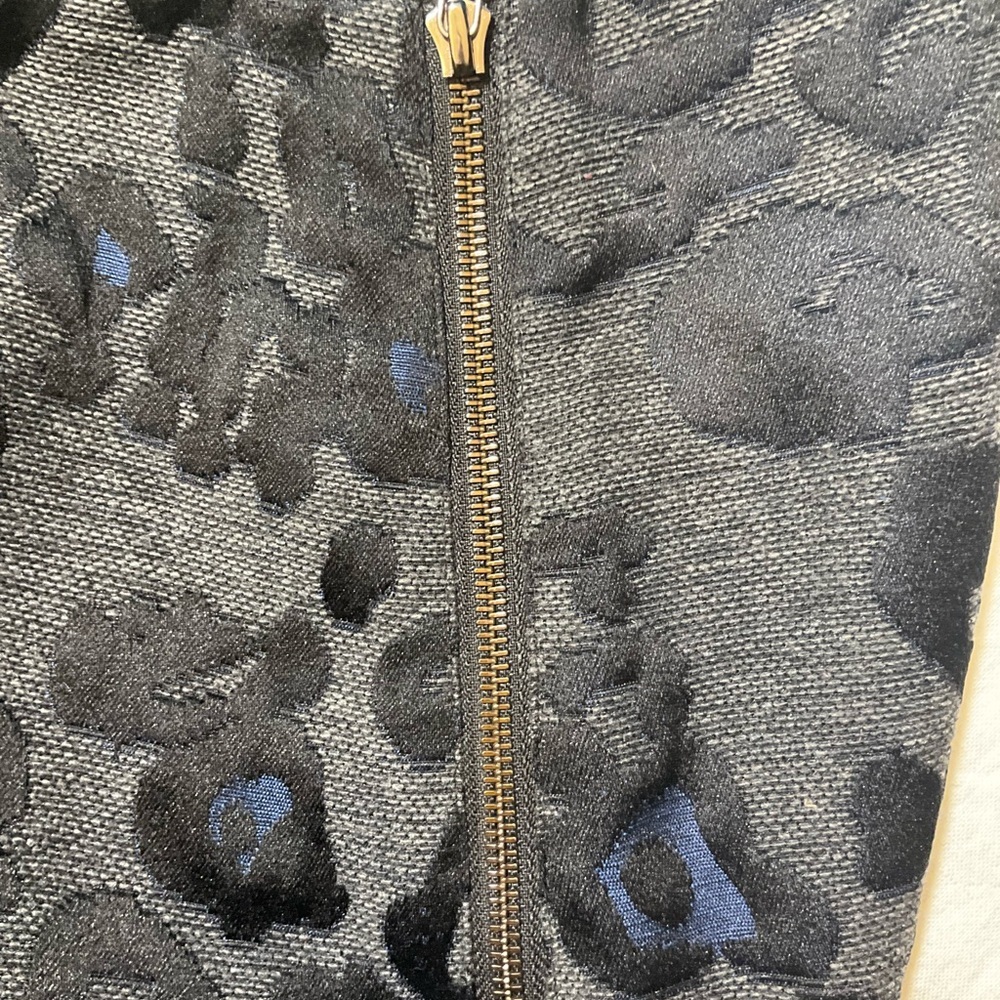Ann Taylor Black‎ and Blue Patterned Mini Skirt - Picture 4 of 7